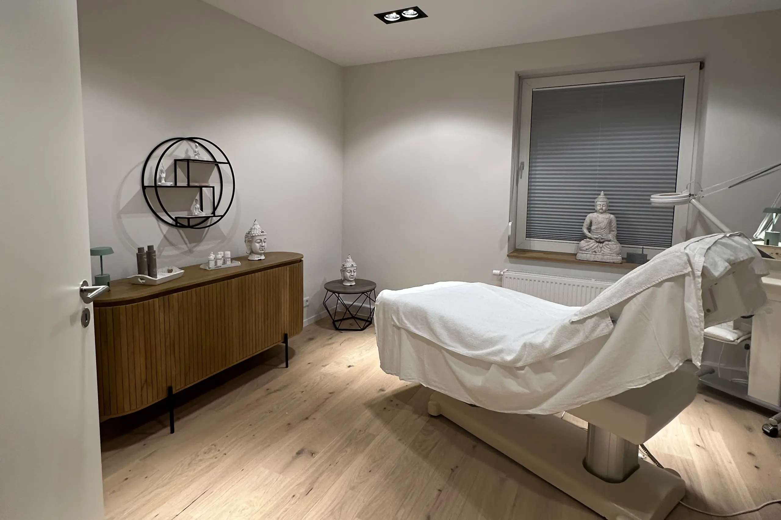 Sabrina Poser Biostetik Hair and Beauty Salon 15