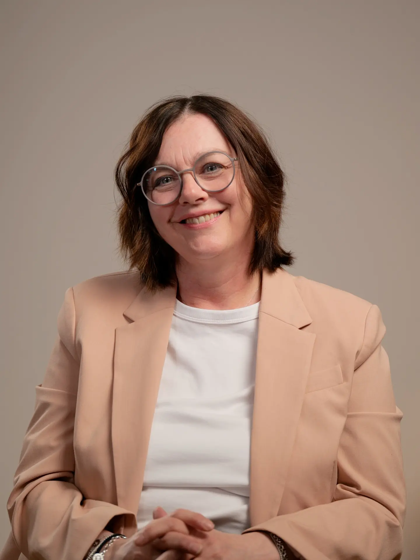 Sabrina Poser Friseur Herford Team Sybille Galad Portrait